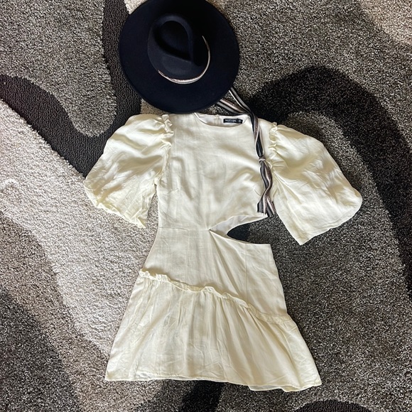 Nasty Gal Dresses & Skirts - NASTY GAL Gorgeous Cream Puff Sleeve Cut Out Mini Dress